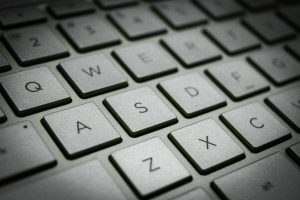 înlocuiești tastatura laptopului